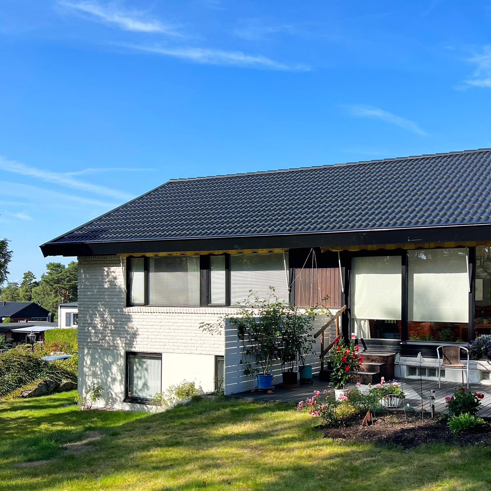 Do you need information about roof change. Contact us and we will help you with everrything you need when it comes to roofing.